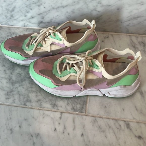 Fabletics training shoes 7.5 - Picture 2 of 4